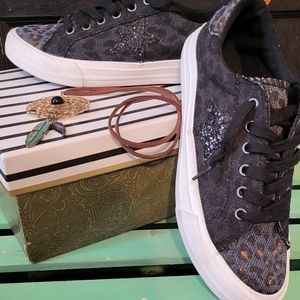 Very G Blavk with silver and gold leopard toe and heel